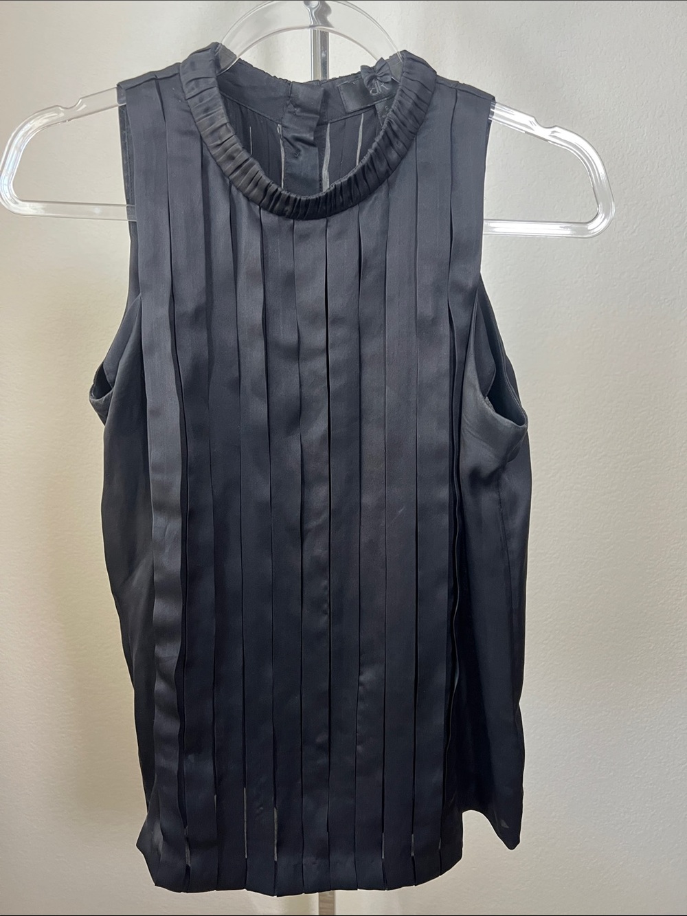 100% Silk Banana Republic Sleeveless Pleated Black Women's Top size Small - Picture 2 of 6